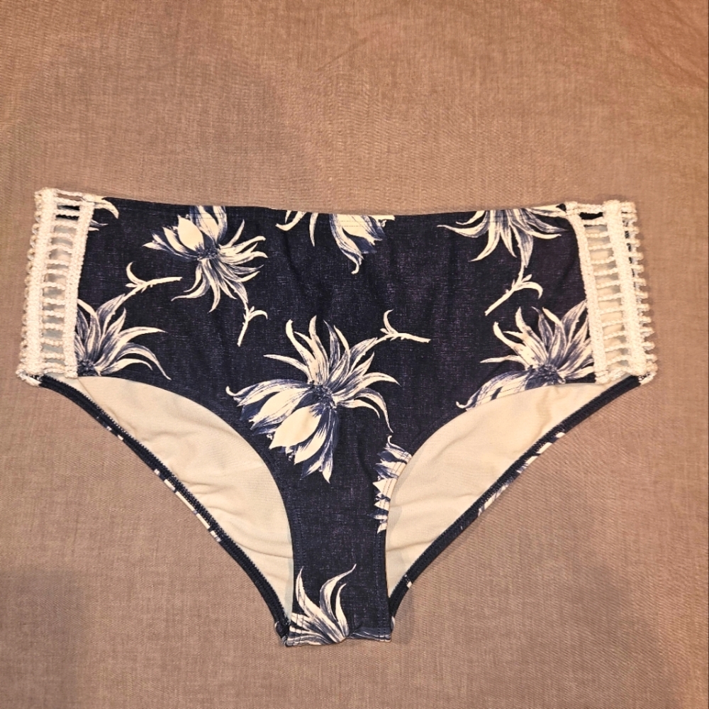 Bundle 5/$25  Roxy Bathing suit bottom